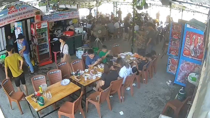 vu nha hang hai san to doan du khach tu ha noi quyt tien an trua hai ben len tieng vu nha hang hai san to doan du khach tu ha noi quyt tien an trua hai ben len tieng