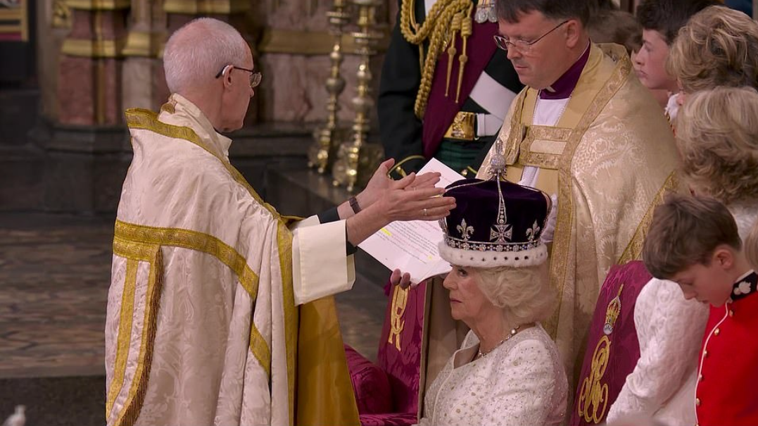 vua charles iii chinh thuc dang quang1