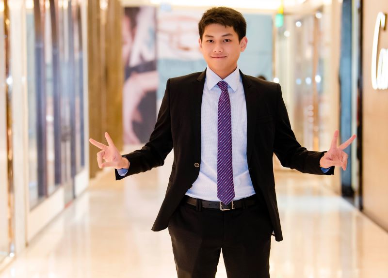 hieu nguyen con trai ut ty phu johnathan hanh nguyen 23 tuoi lam pho tong giam doc cong khai ban gai tieu thu hieu nguyen con trai ut ty phu johnathan hanh nguyen 23 tuoi lam pho tong giam doc cong khai ban gai tieu thu