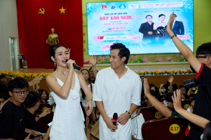 diep bao ngoc xuat hien rang ro tai dai hoc tra vinh1 diep bao ngoc xuat hien rang ro tai dai hoc tra vinh1