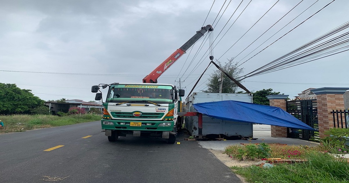 can cau vuong vao duong day dien 22kv 2 nguoi bi dien giat thuong vong can cau vuong vao duong day dien 22kv 2 nguoi bi dien giat thuong vong