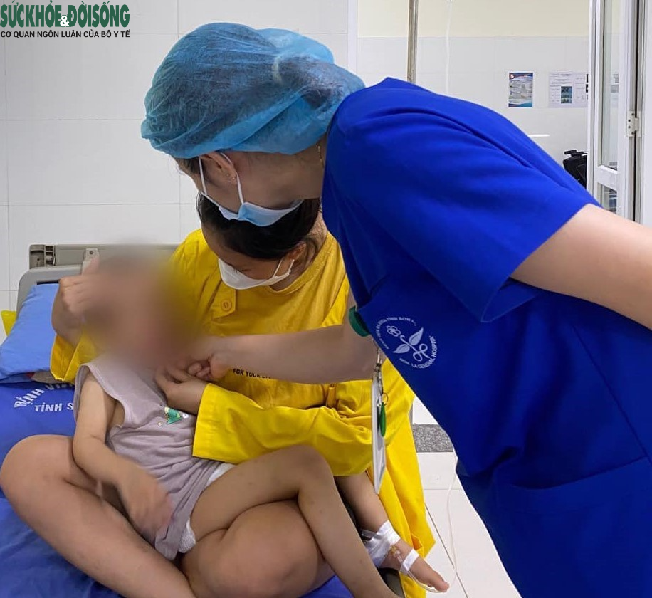 son la cap cuu be 3 tuoi ngo doc thuy ngan do can vo nhiet ke son la cap cuu be 3 tuoi ngo doc thuy ngan do can vo nhiet ke