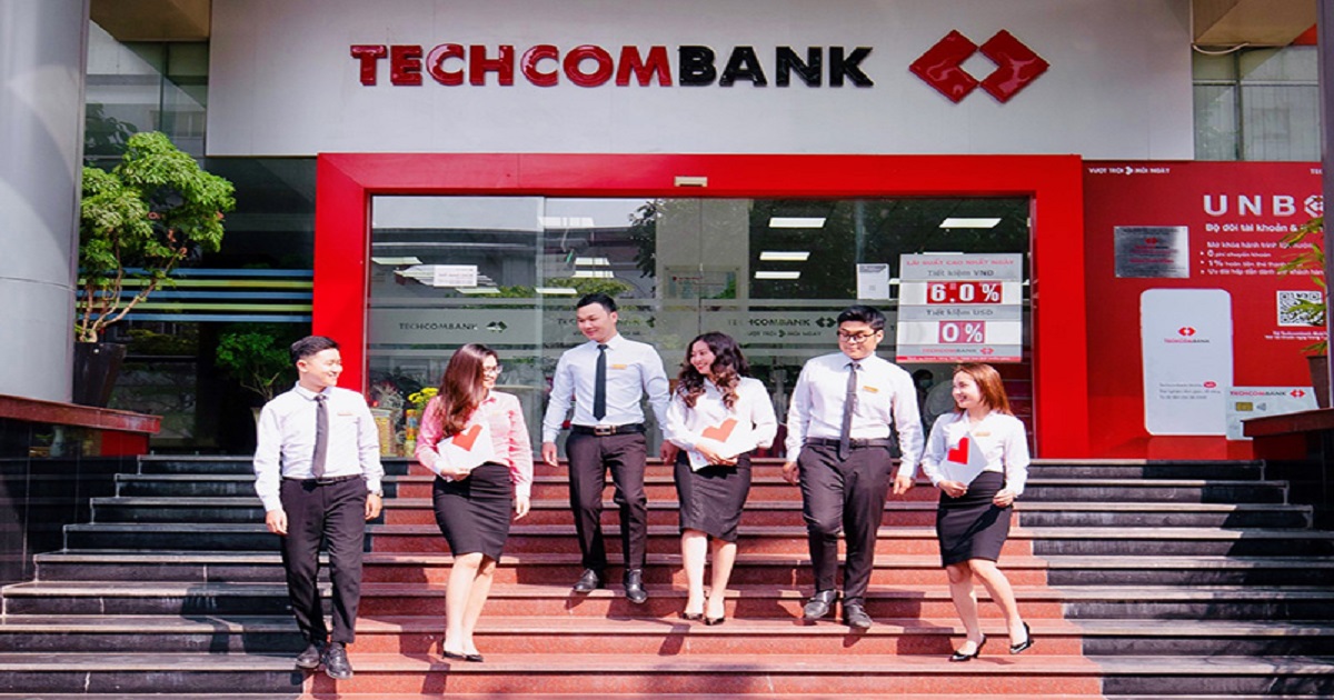 thu nhap binh quan nhan vien ngan hang techcombank du de mua 8 chi vang moi thang