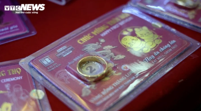 gia vang tang du doi nguoi dan tranh thu ban chot loi 2