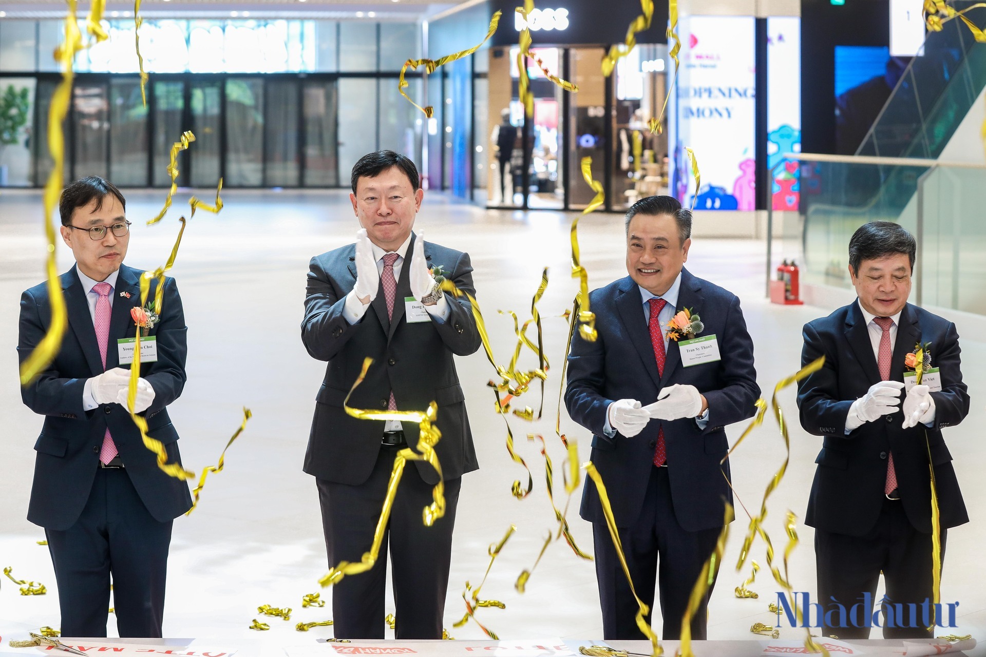co gi ben trong lotte mall khung nhat viet nam vua moi khai truong 1 co gi ben trong lotte mall khung nhat viet nam vua moi khai truong 1