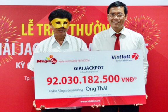 nguoi trung vietlott 14 ty cong khai danh tinh so tien nay khong phai qua lon 3 nguoi trung vietlott 14 ty cong khai danh tinh so tien nay khong phai qua lon 3
