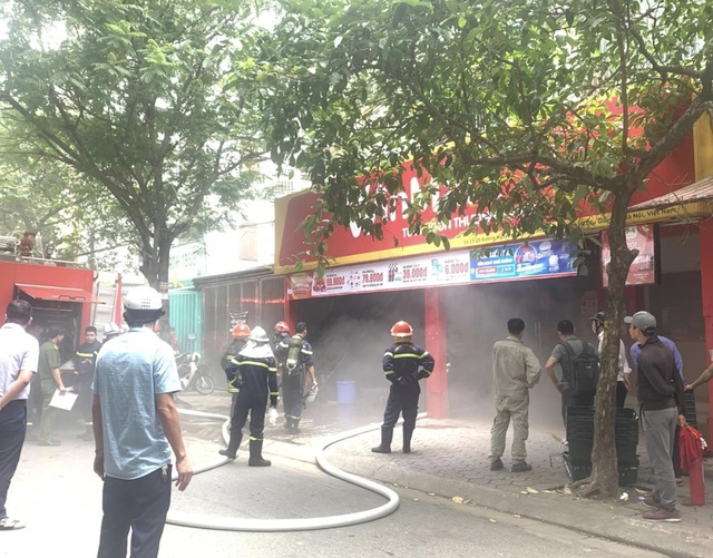 ha noi chay lon xuong bao bi nhua gan khu dan cu nhieu nguoi thao chay 3 ha noi chay lon xuong bao bi nhua gan khu dan cu nhieu nguoi thao chay 3