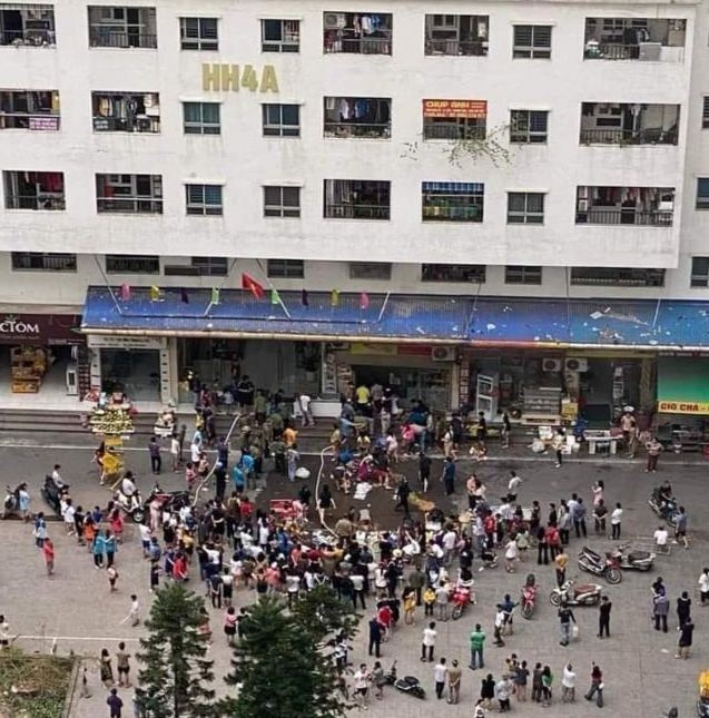 ha noi chay cua hang tien loi o chung cu cu dan ho hao nhau dap lua 2 ha noi chay cua hang tien loi o chung cu cu dan ho hao nhau dap lua 2