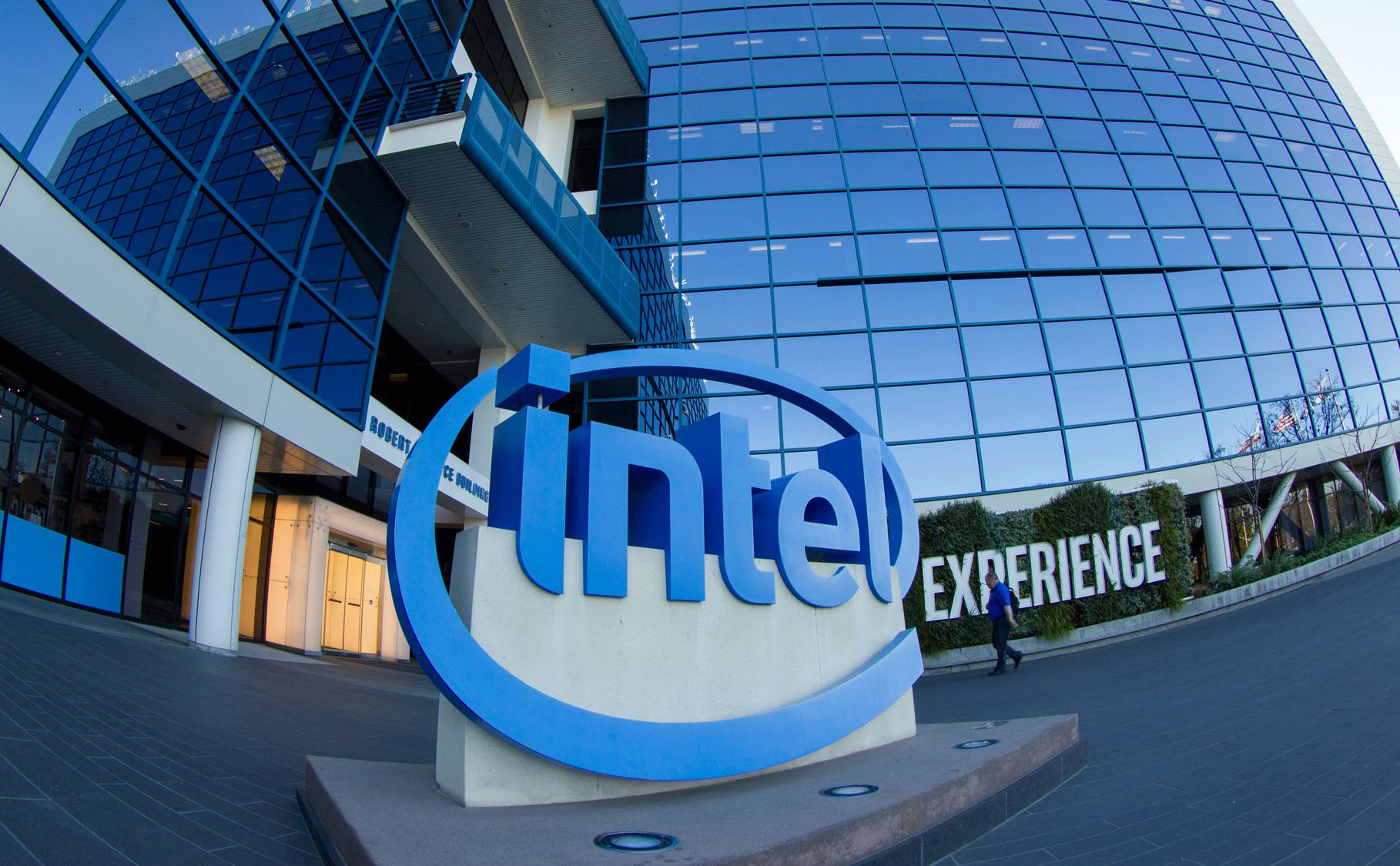 bo truong kh dt thay tiec nuoi truoc thong tin intel gac ke hoach mo rong san xuat chip o viet nam 2