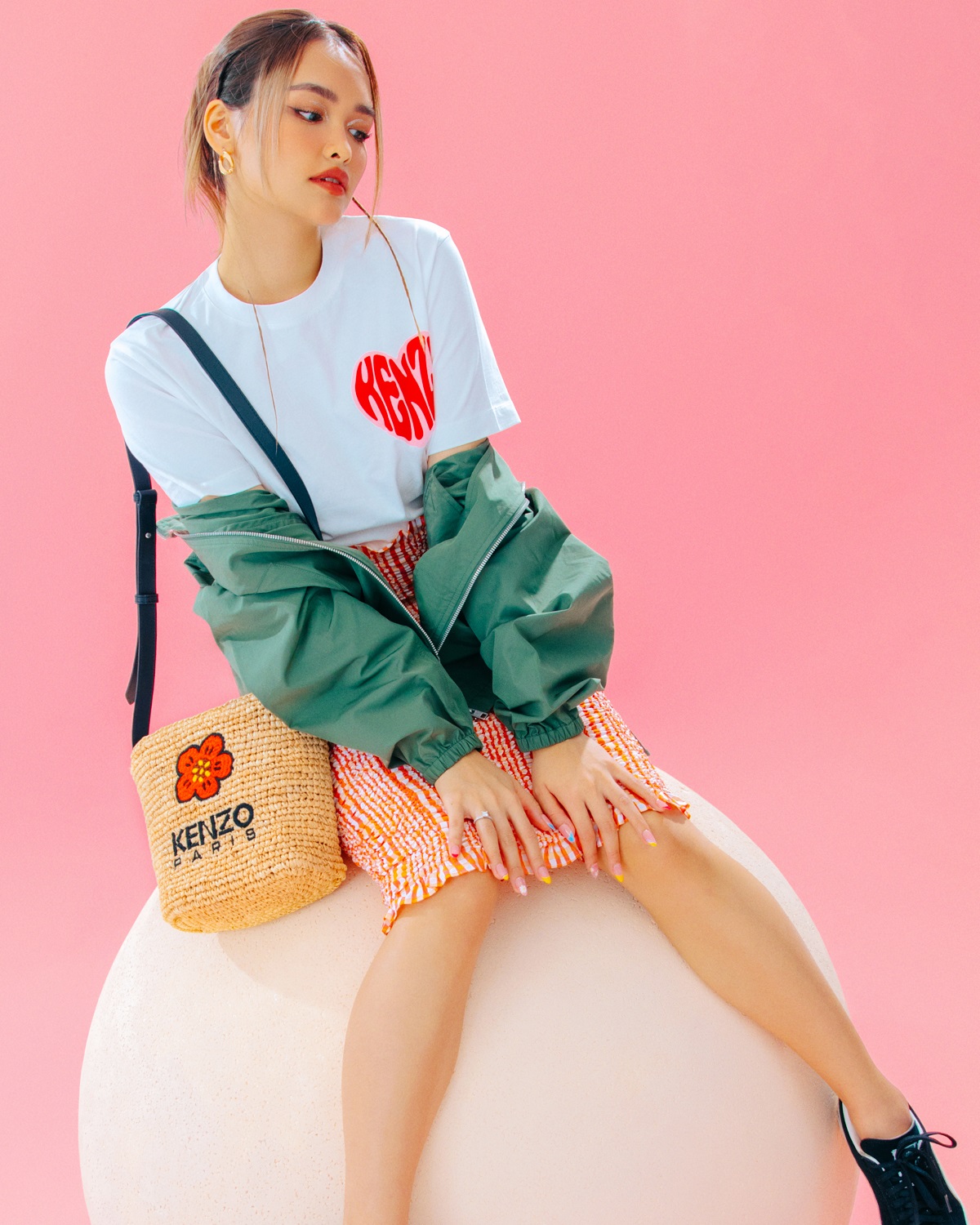 linda ngo va trai nghiem cung xuat hien voi sydney sweeney harry hudson nhan duoc mail lien he nhung tuong la bi lua 4