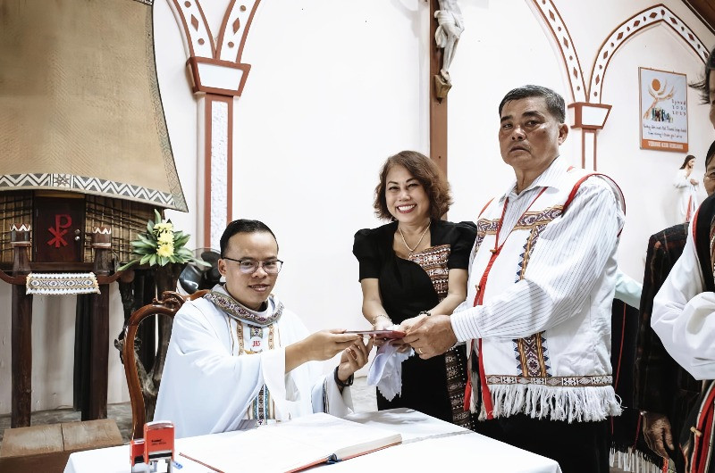ca si siu black bi don qua doi vi bao benh toi soc khi xem hinh anh tang le 2 ca si siu black bi don qua doi vi bao benh toi soc khi xem hinh anh tang le 2