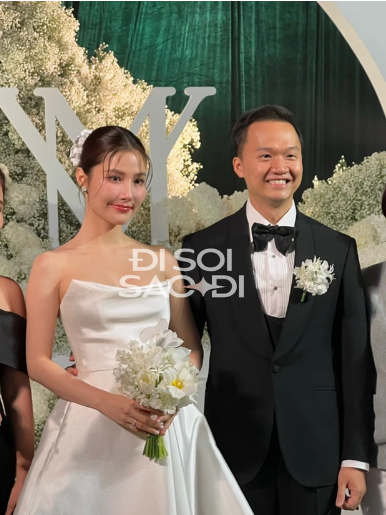 loat anh diem my 9x long lay trong vay cuoi khoe vai tran tinh tu ben chong doanh nhan 1 loat anh diem my 9x long lay trong vay cuoi khoe vai tran tinh tu ben chong doanh nhan 1