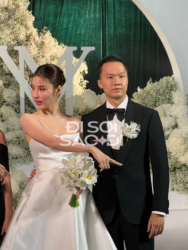 loat anh diem my 9x long lay trong vay cuoi khoe vai tran tinh tu ben chong doanh nhan 2 loat anh diem my 9x long lay trong vay cuoi khoe vai tran tinh tu ben chong doanh nhan 2