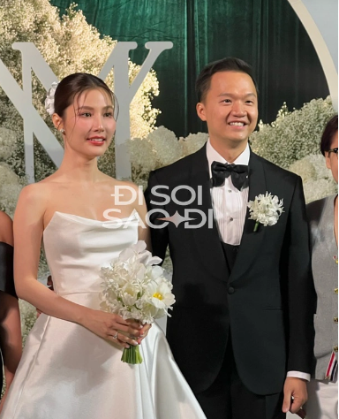 loat anh diem my 9x long lay trong vay cuoi khoe vai tran tinh tu ben chong doanh nhan 3 loat anh diem my 9x long lay trong vay cuoi khoe vai tran tinh tu ben chong doanh nhan 3