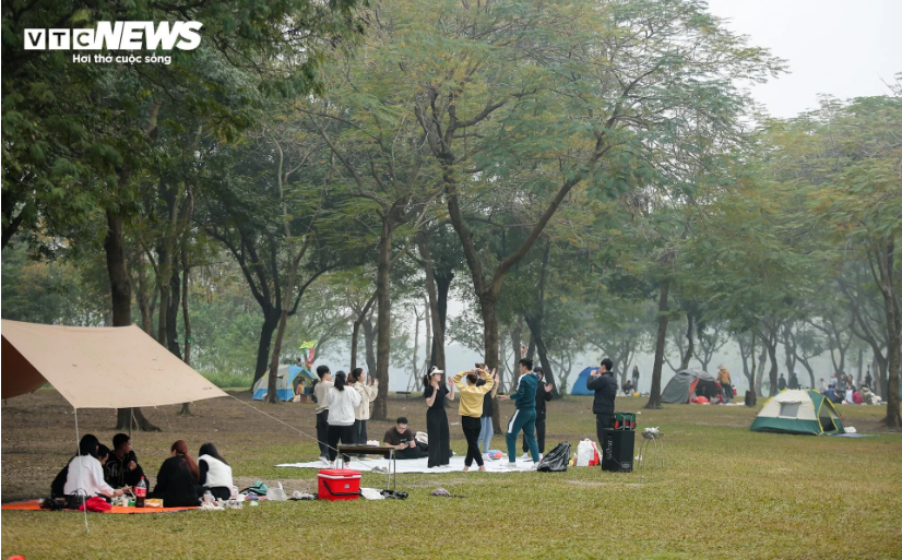 nguoi ha noi do ve cong vien yen so cam trai trong ngay dau ky nghi le tet duong lich 2024 1 nguoi ha noi do ve cong vien yen so cam trai trong ngay dau ky nghi le tet duong lich 2024 1