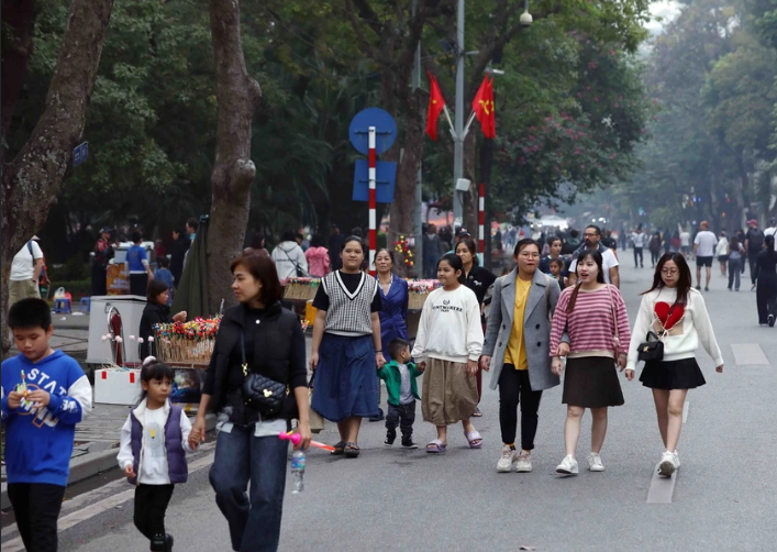 nguoi ha noi do ve cong vien yen so cam trai trong ngay dau ky nghi le tet duong lich 2024 10 nguoi ha noi do ve cong vien yen so cam trai trong ngay dau ky nghi le tet duong lich 2024 10