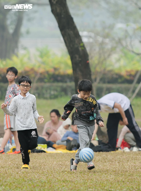 nguoi ha noi do ve cong vien yen so cam trai trong ngay dau ky nghi le tet duong lich 2024 7 nguoi ha noi do ve cong vien yen so cam trai trong ngay dau ky nghi le tet duong lich 2024 7