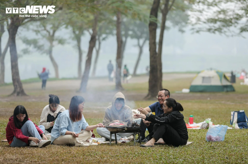 nguoi ha noi do ve cong vien yen so cam trai trong ngay dau ky nghi le tet duong lich 2024 8 nguoi ha noi do ve cong vien yen so cam trai trong ngay dau ky nghi le tet duong lich 2024 8