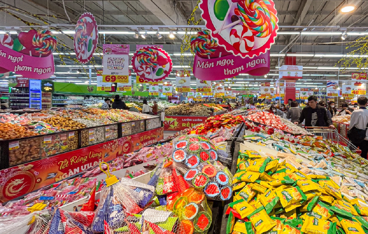 hang tet doi dao chat nhu nui tren ke o sieu thi ha noi 1 hang tet doi dao chat nhu nui tren ke o sieu thi ha noi 1