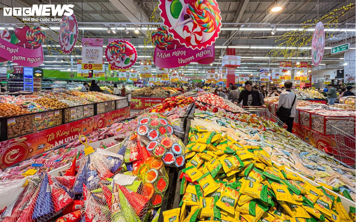 hang tet doi dao chat nhu nui tren ke o sieu thi ha noi 10 hang tet doi dao chat nhu nui tren ke o sieu thi ha noi 10