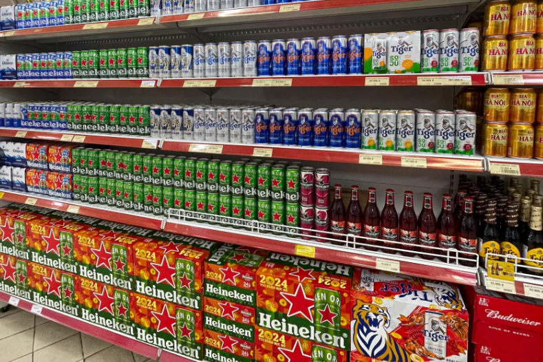 hang tet doi dao chat nhu nui tren ke o sieu thi ha noi 12 hang tet doi dao chat nhu nui tren ke o sieu thi ha noi 12