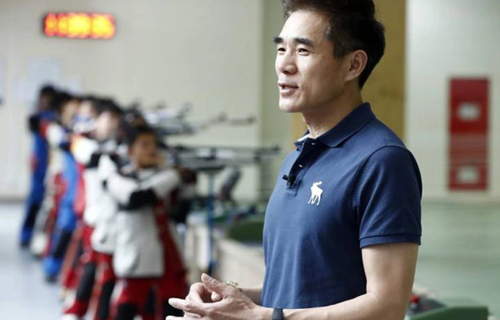 hlv ban sung trung quoc to bi an chan tien thuong trang tron 1 hlv ban sung trung quoc to bi an chan tien thuong trang tron 1