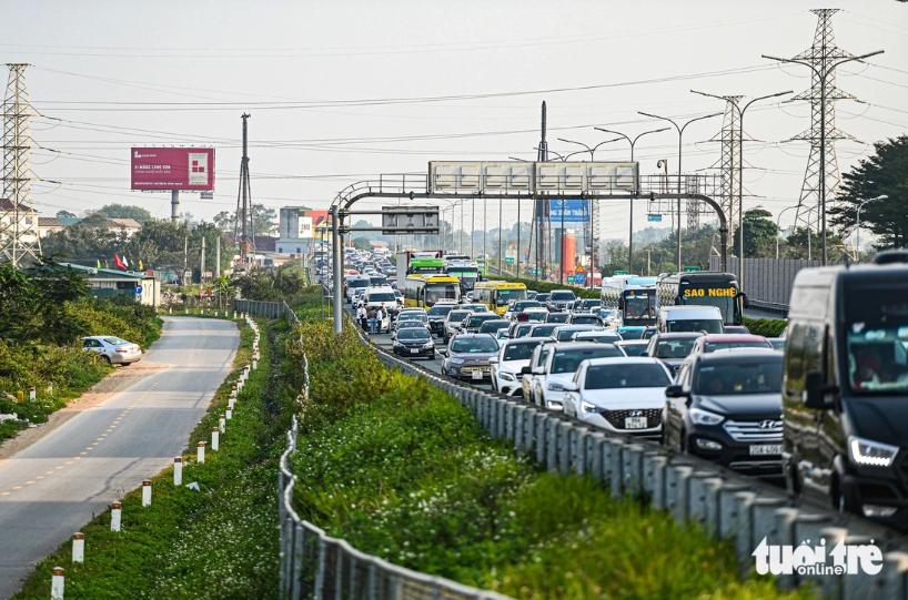 nguoi dan linh kinh do dac un un tro lai ha noi du chua het ky nghi tet 1 nguoi dan linh kinh do dac un un tro lai ha noi du chua het ky nghi tet 1