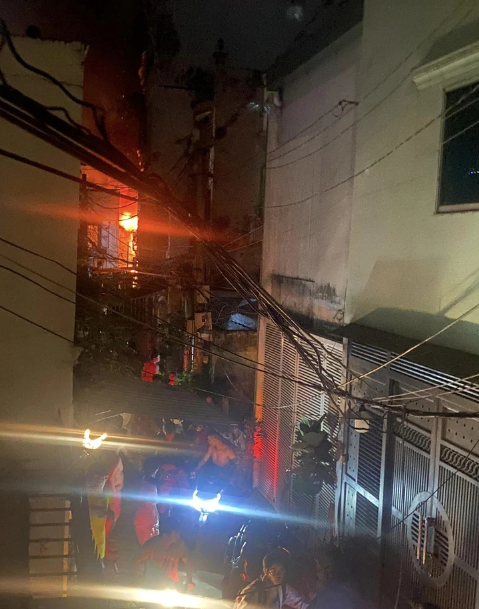 chay nha trong hem o tp hcm luc rang sang 4 nguoi chet 1 chay nha trong hem o tp hcm luc rang sang 4 nguoi chet 1