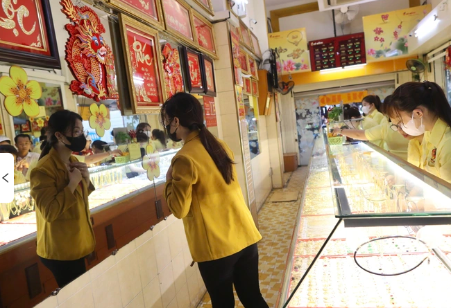 dien bien la ngay via than tai 2024 7 8 nhan vien nhung chi co 1 khach gia vang giam nhe 1 dien bien la ngay via than tai 2024 7 8 nhan vien nhung chi co 1 khach gia vang giam nhe 1