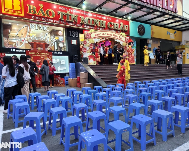 dien bien la ngay via than tai 2024 7 8 nhan vien nhung chi co 1 khach gia vang giam nhe 5 dien bien la ngay via than tai 2024 7 8 nhan vien nhung chi co 1 khach gia vang giam nhe 5