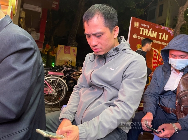 nguoi dan ong tich tru hon 2 cay vang sau 12 nam dung xep hang mua vang ngay via than tai 3