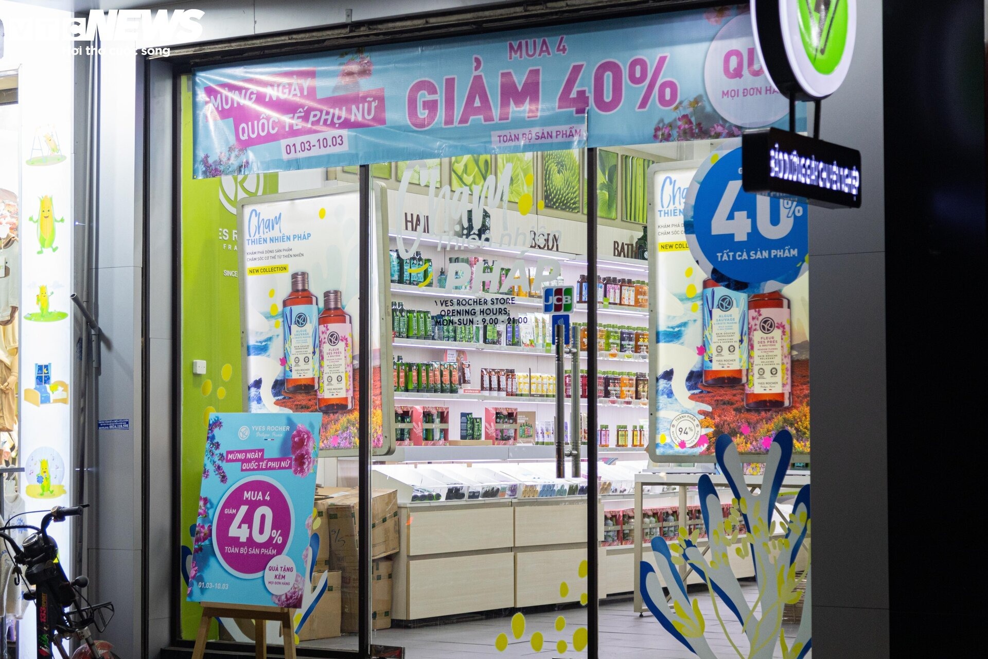 truoc them 8 3 sieu thi cua hang tung bung tung uu dai 10