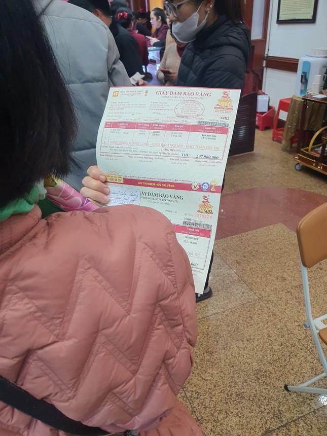 nhon nhip mua ban vang du gia tang cao tiem vang phai phat phieu phan luong khach 3 nhon nhip mua ban vang du gia tang cao tiem vang phai phat phieu phan luong khach 3