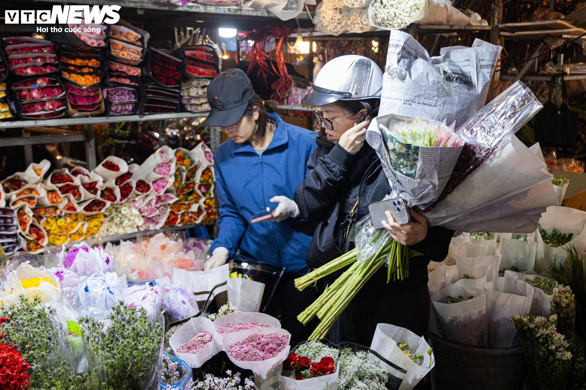 canh nhon nhip tai cho hoa lon nhat ha noi truoc ngay 8 3 10