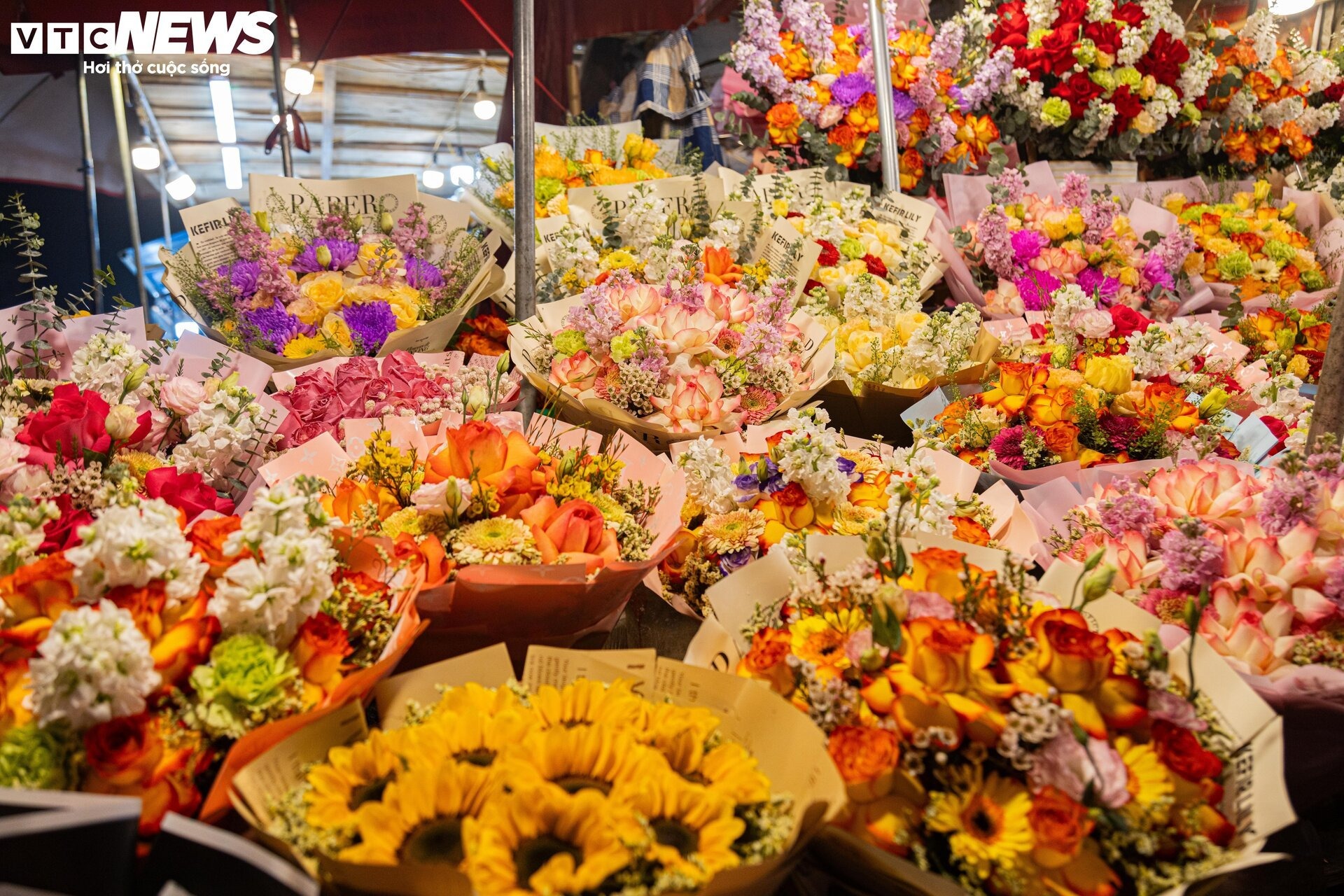canh nhon nhip tai cho hoa lon nhat ha noi truoc ngay 8 3 7