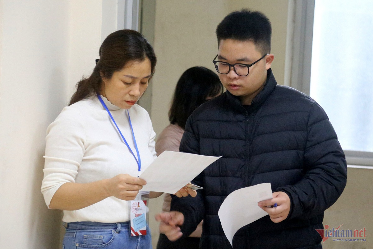 hon 100 thi sinh phai dung thi danh gia tu duy cua bach khoa vi mat internet 2 hon 100 thi sinh phai dung thi danh gia tu duy cua bach khoa vi mat internet 2