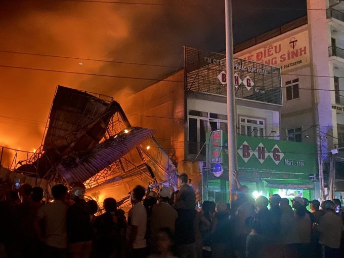 binh phuoc nha sach lon boc chay du doi nhieu tai san bi thieu rui 1 binh phuoc nha sach lon boc chay du doi nhieu tai san bi thieu rui 1