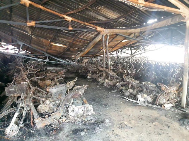 nguyen nhan vu chay 339 chiec xe may o nha xe truong dai hoc hong duc 1