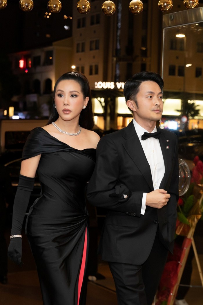 hoa hau thu hoai chinh thuc len tieng duong ai nay di voi tong tri sau 2 nam len xe hoa anh 1 hoa hau thu hoai chinh thuc len tieng duong ai nay di voi tong tri sau 2 nam len xe hoa anh 1