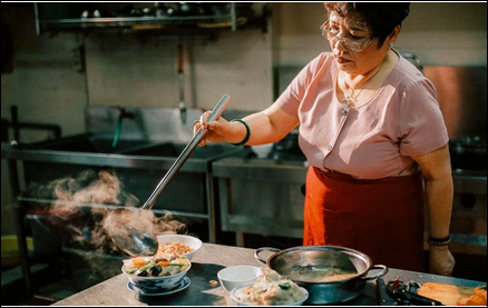 bat-mi-ve-mon-pho-cua-nghe-nhan-anh-tuyet-duoc-blackpink-hup-den-giot-cuoi-cung-