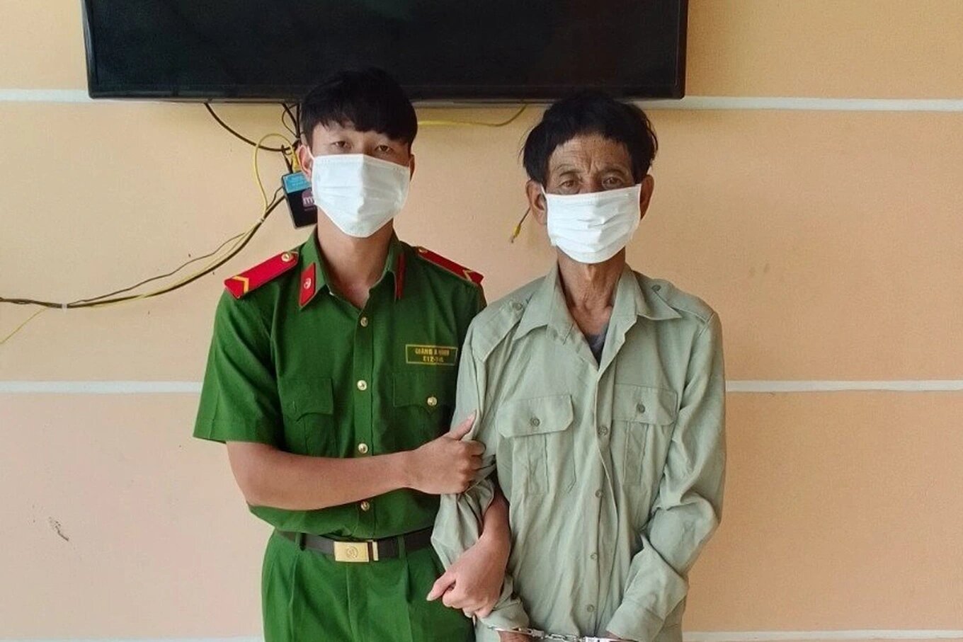 bat ten toi pham ma manh tron truy na gan 1 nam trong rung sau bat ten toi pham ma manh tron truy na gan 1 nam trong rung sau