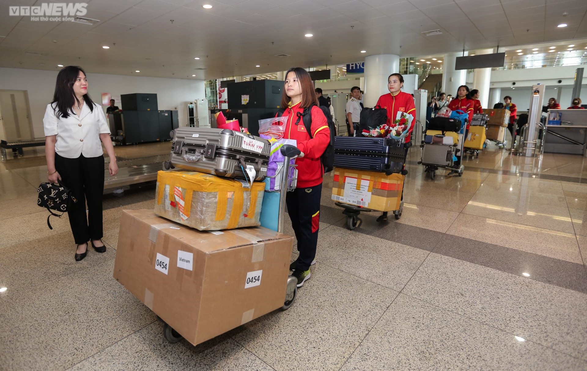 doi tuyen nu viet nam ve nuoc trong su chao don cua nguoi ham mo 1