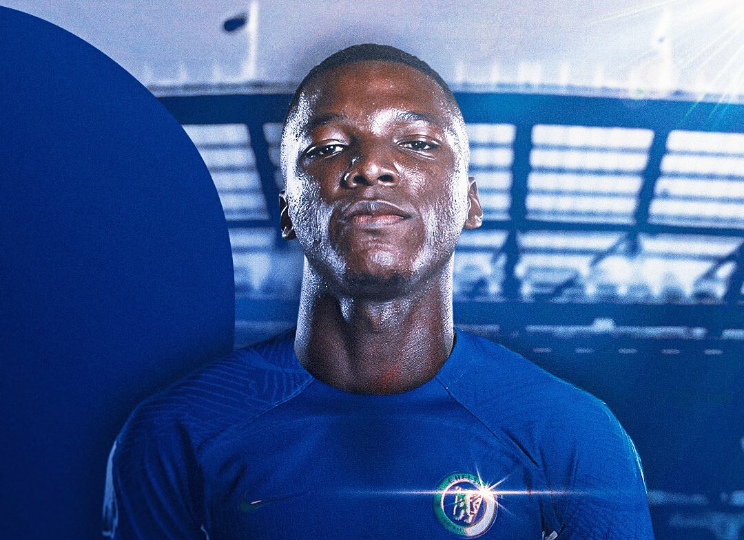 moises caicedo bat ngo lat keo liverpool chelsea lap ky luc chuyen nhuong 1