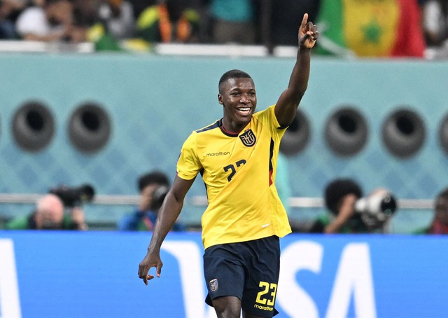 moises caicedo bat ngo lat keo liverpool chelsea lap ky luc chuyen nhuong 2