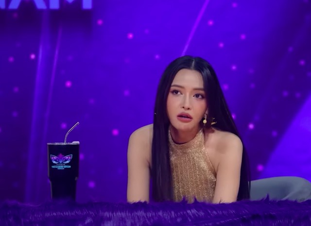 sua thuy tinh ca si mat na de lo nhieu chi tiet cho thay ban than chinh la co gai vua an vua hat 3 sua thuy tinh ca si mat na de lo nhieu chi tiet cho thay ban than chinh la co gai vua an vua hat 3