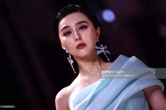 pham bang bang sai buoc tren san runway tai xuat paris fashion week 7 pham bang bang sai buoc tren san runway tai xuat paris fashion week 7