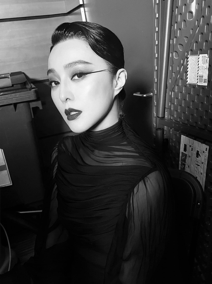 pham bang bang sai buoc tren san runway tai xuat paris fashion week 8 pham bang bang sai buoc tren san runway tai xuat paris fashion week 8