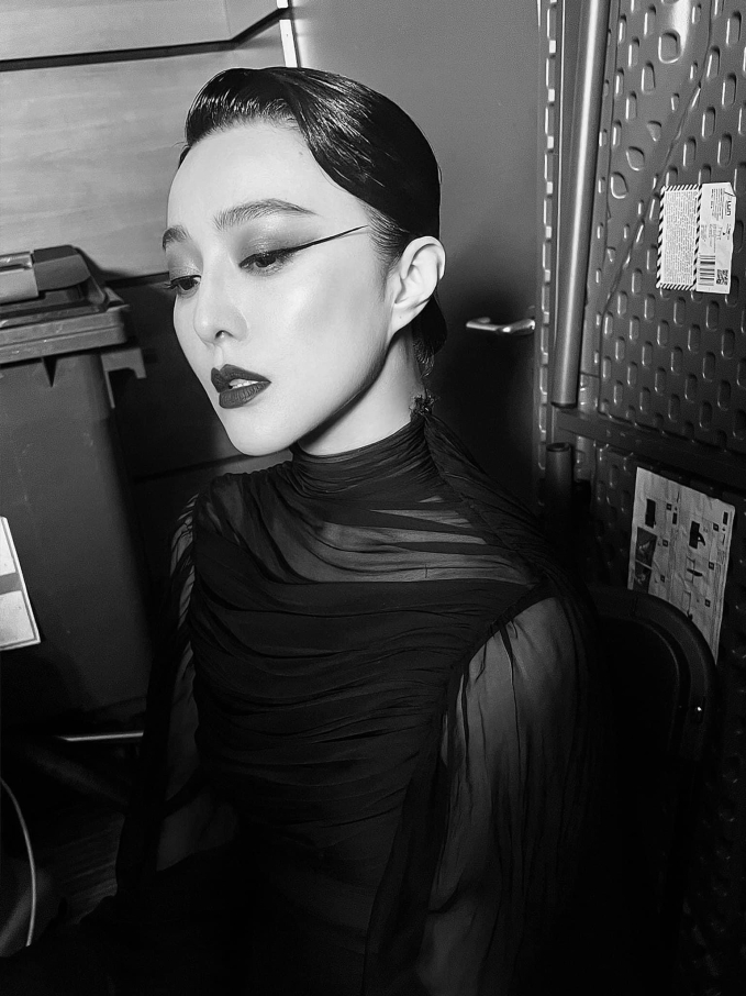 pham bang bang sai buoc tren san runway tai xuat paris fashion week 9 pham bang bang sai buoc tren san runway tai xuat paris fashion week 9