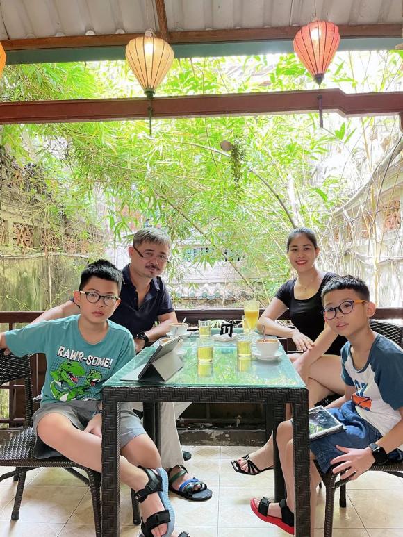 cuoc song ngoai doi thuc ban pho bo tan tuy dat xe cho khach cua ong trum phan dien trong biet duoc den 4 cuoc song ngoai doi thuc ban pho bo tan tuy dat xe cho khach cua ong trum phan dien trong biet duoc den 4