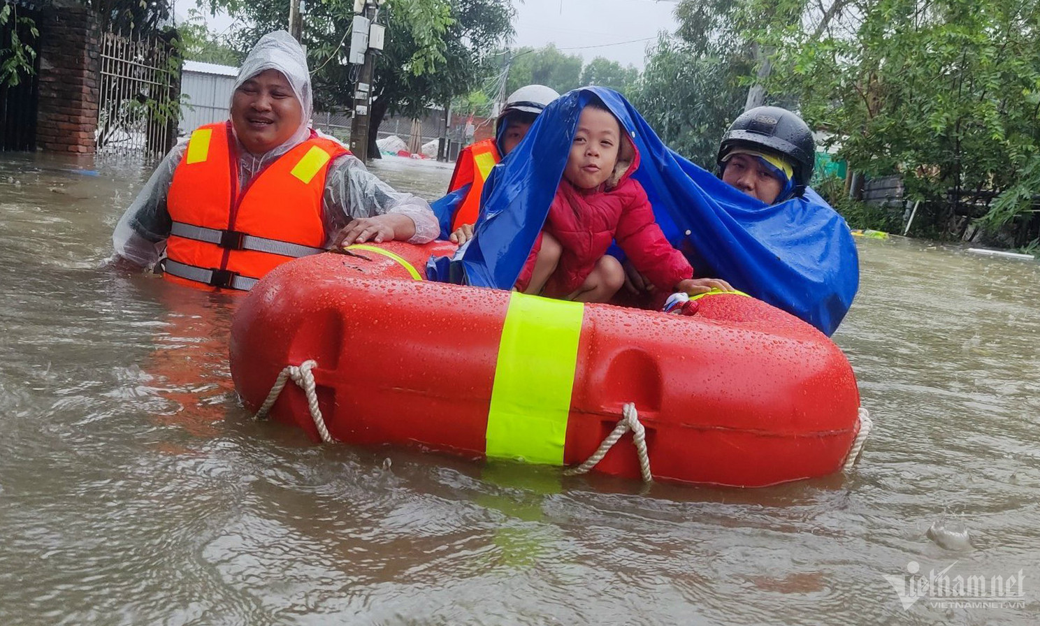 da nang cong an bo doi dam mua ung cuu dan vung tam lu 5 da nang cong an bo doi dam mua ung cuu dan vung tam lu 5